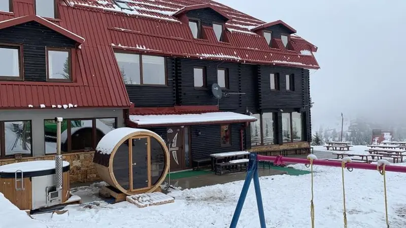 The small family hotel with its wood-fired sauna in the snow